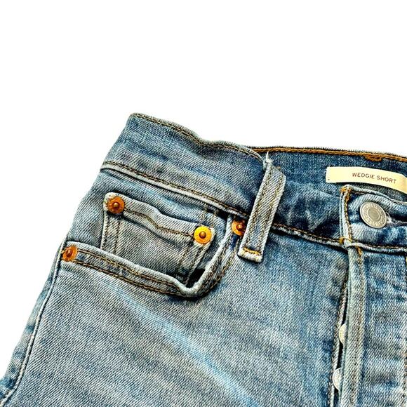 Levi's Wedgie Light Wash High Rise Button Fly Denim Cuffed Shorts Size 24 - Picture 3 of 9